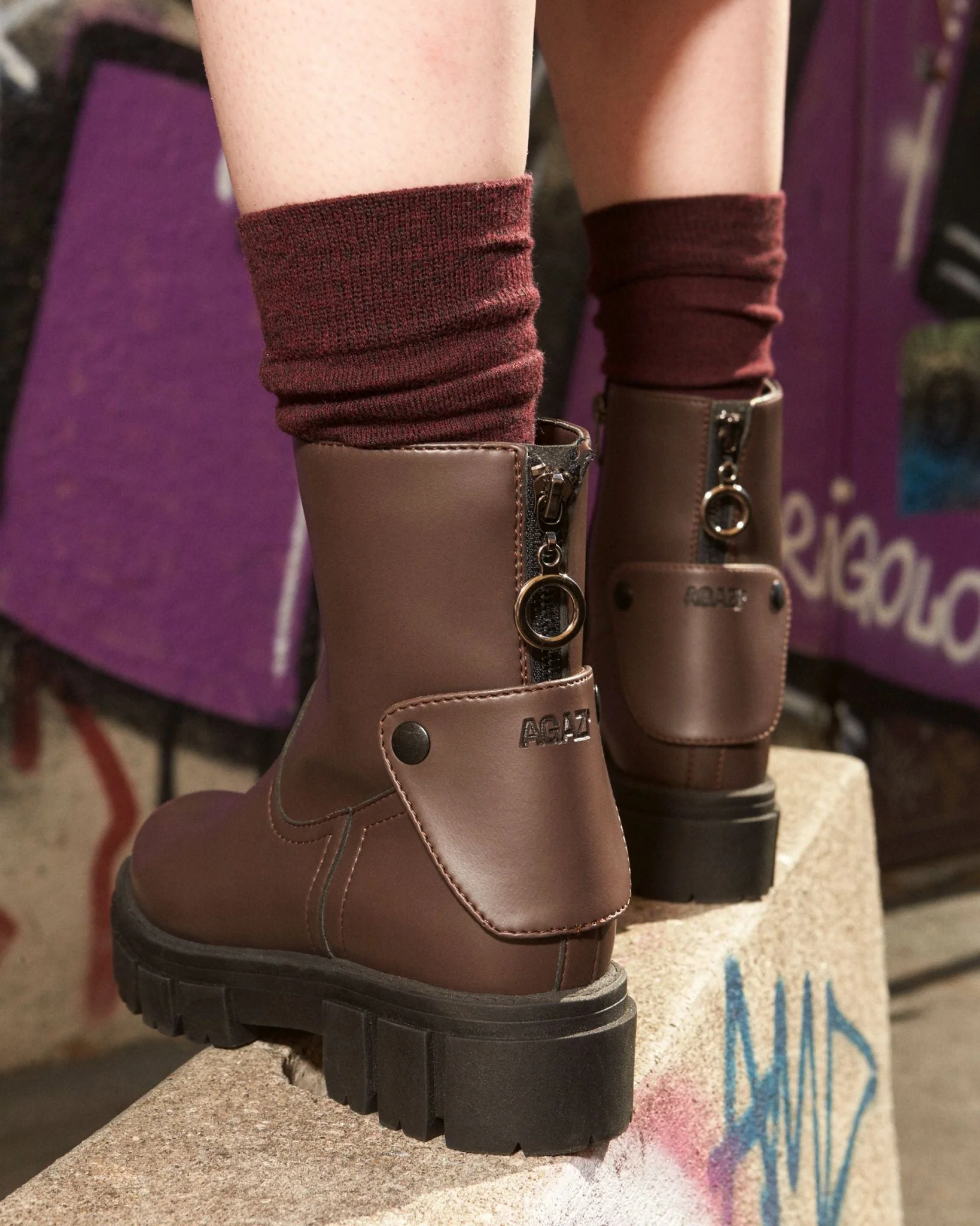 2in1 KAMA apple leather boots – chocolate - Image 3