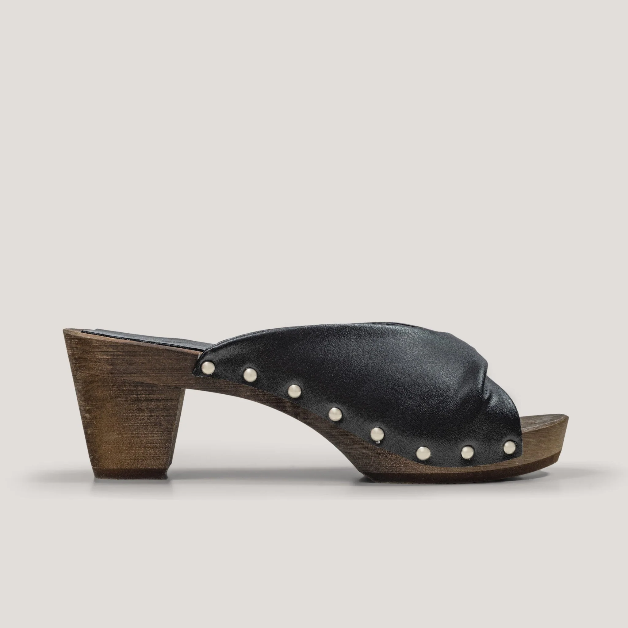 "All that she wants!" - vegan grape leather clogs - black - Image 5