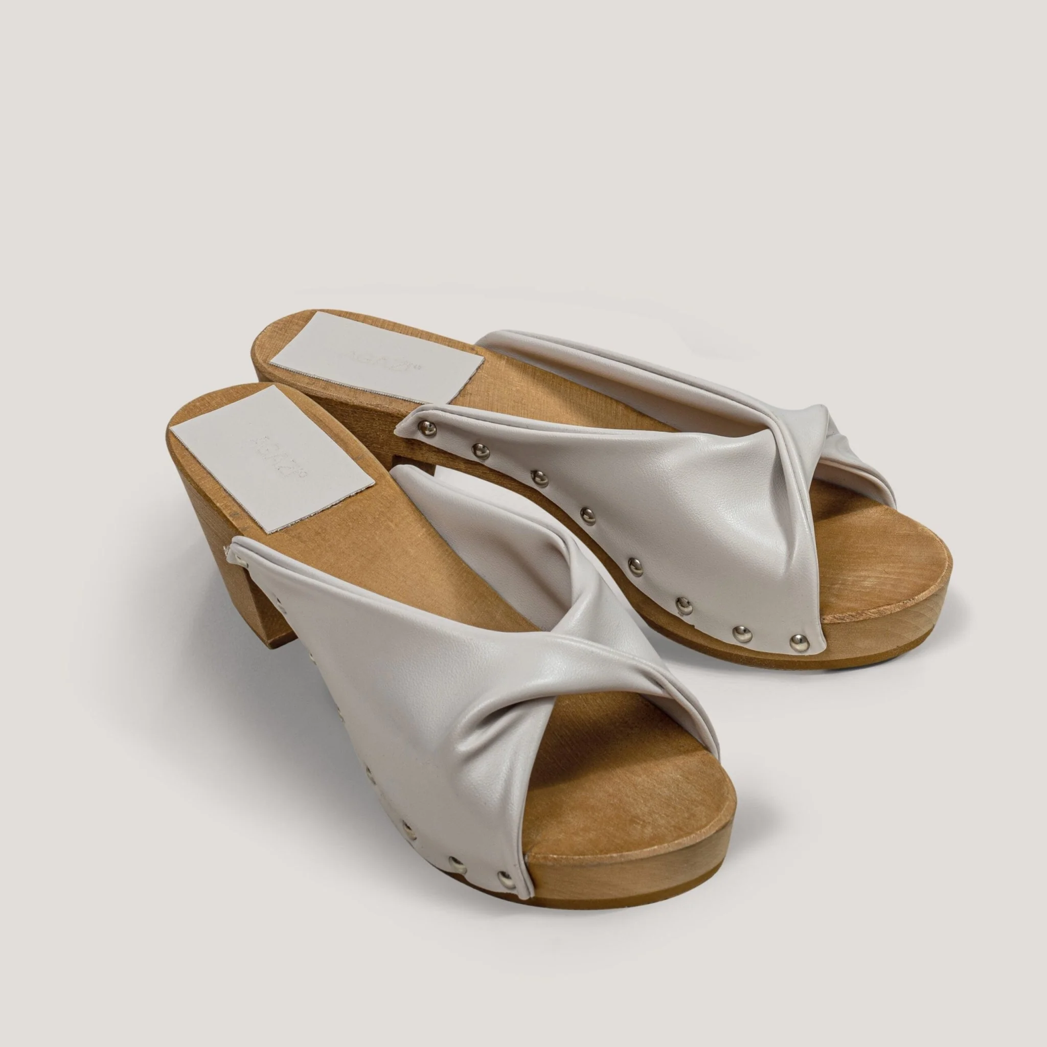 "All that she wants!" - vegan grape leather clogs - cream - Image 2