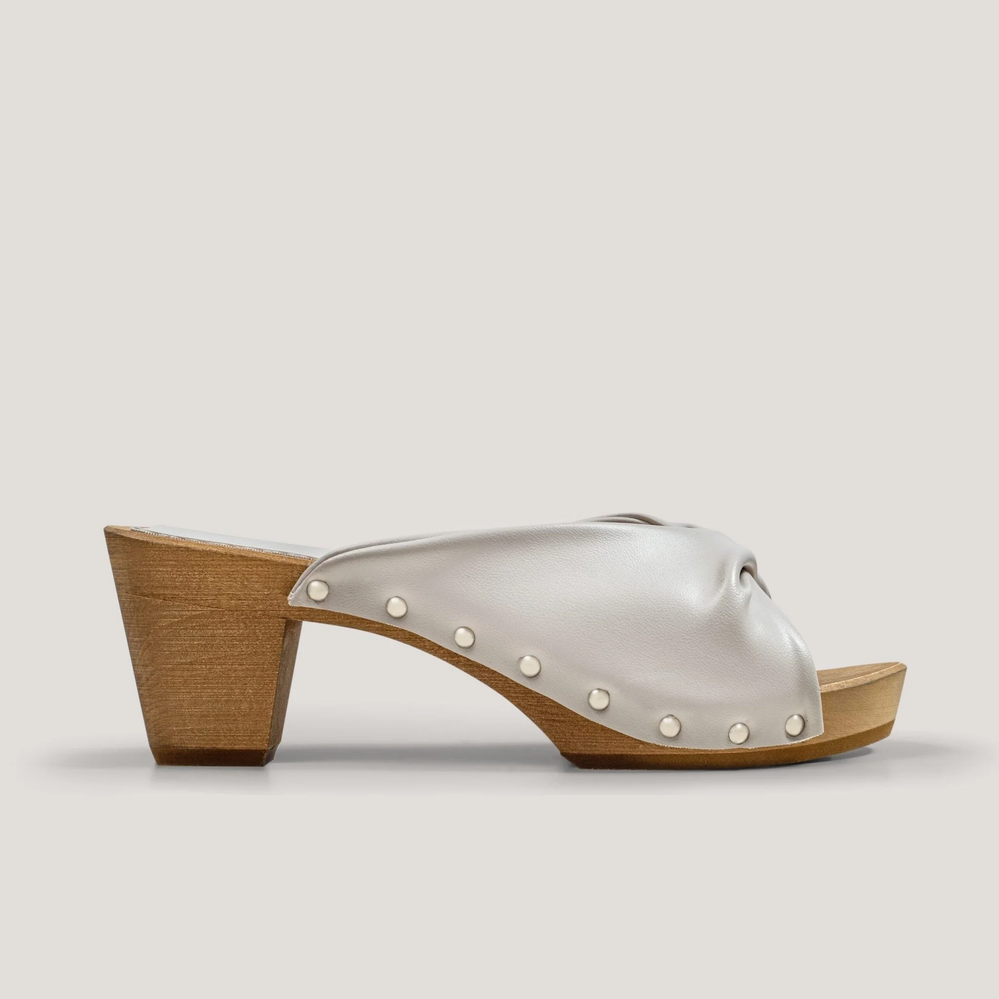 "All that she wants!" - vegan grape leather clogs - cream - Image 4