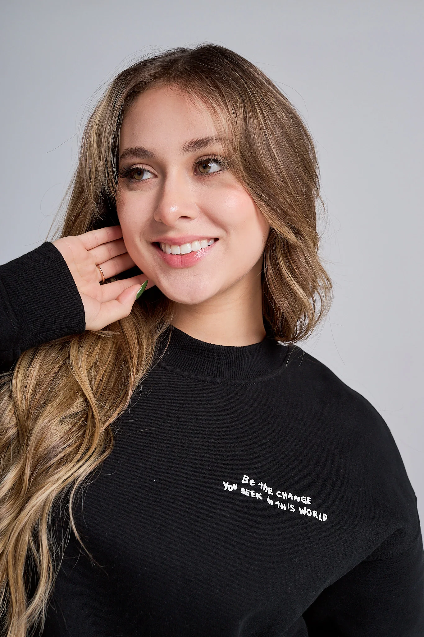 Be the change Crewneck - Image 5
