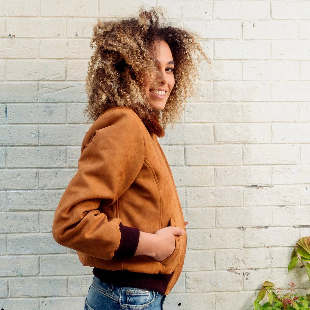 Blouson Femme Vickie Camel Suédine Doublée de Fourrure Vegan - Image 2