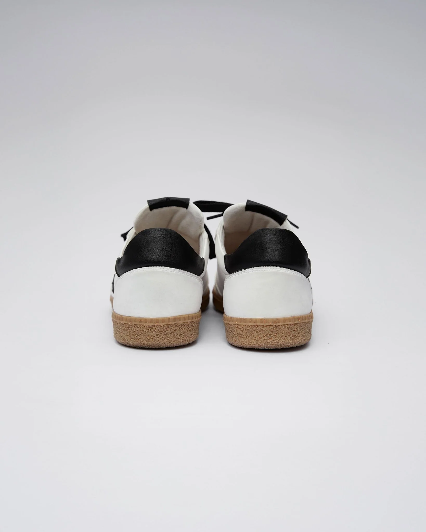 Brava Sneakers White Black - Image 5