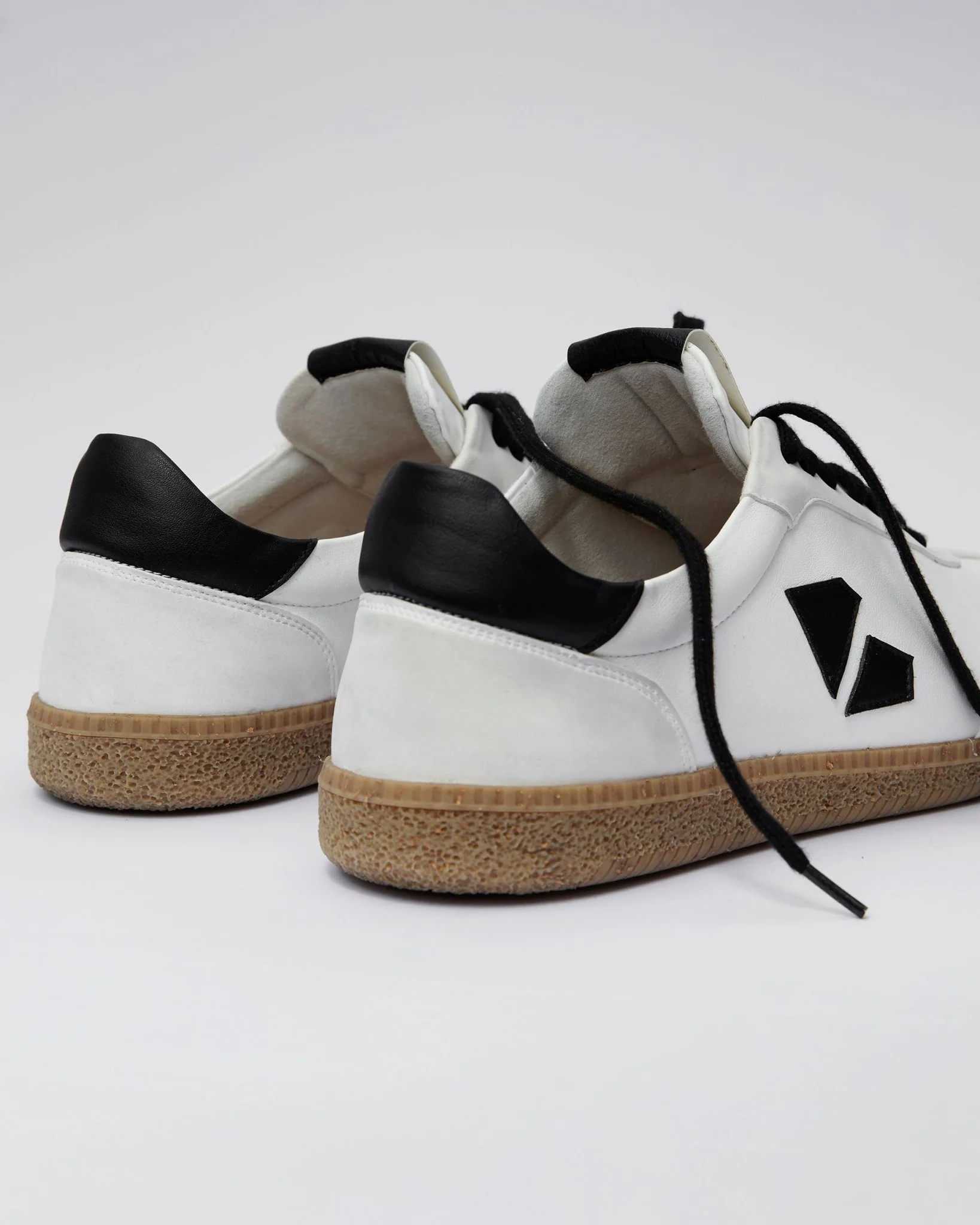 Brava Sneakers White Black - Image 6
