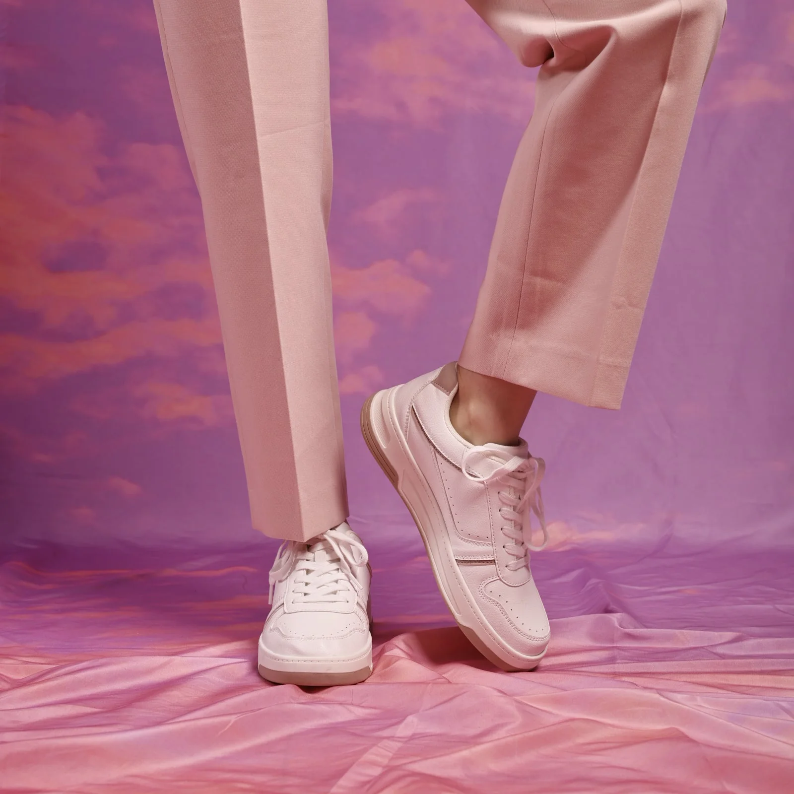 DARA White - Image 2