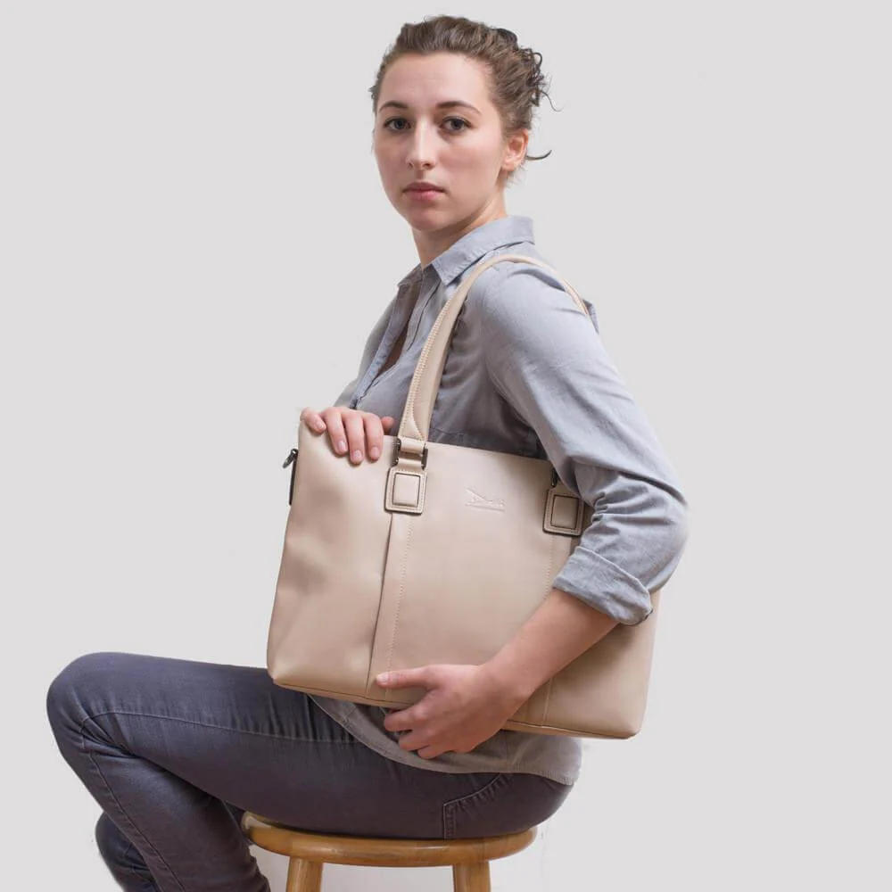 Doshi Business Brief 2 - Women's Business Bag - Vegan - Image 2