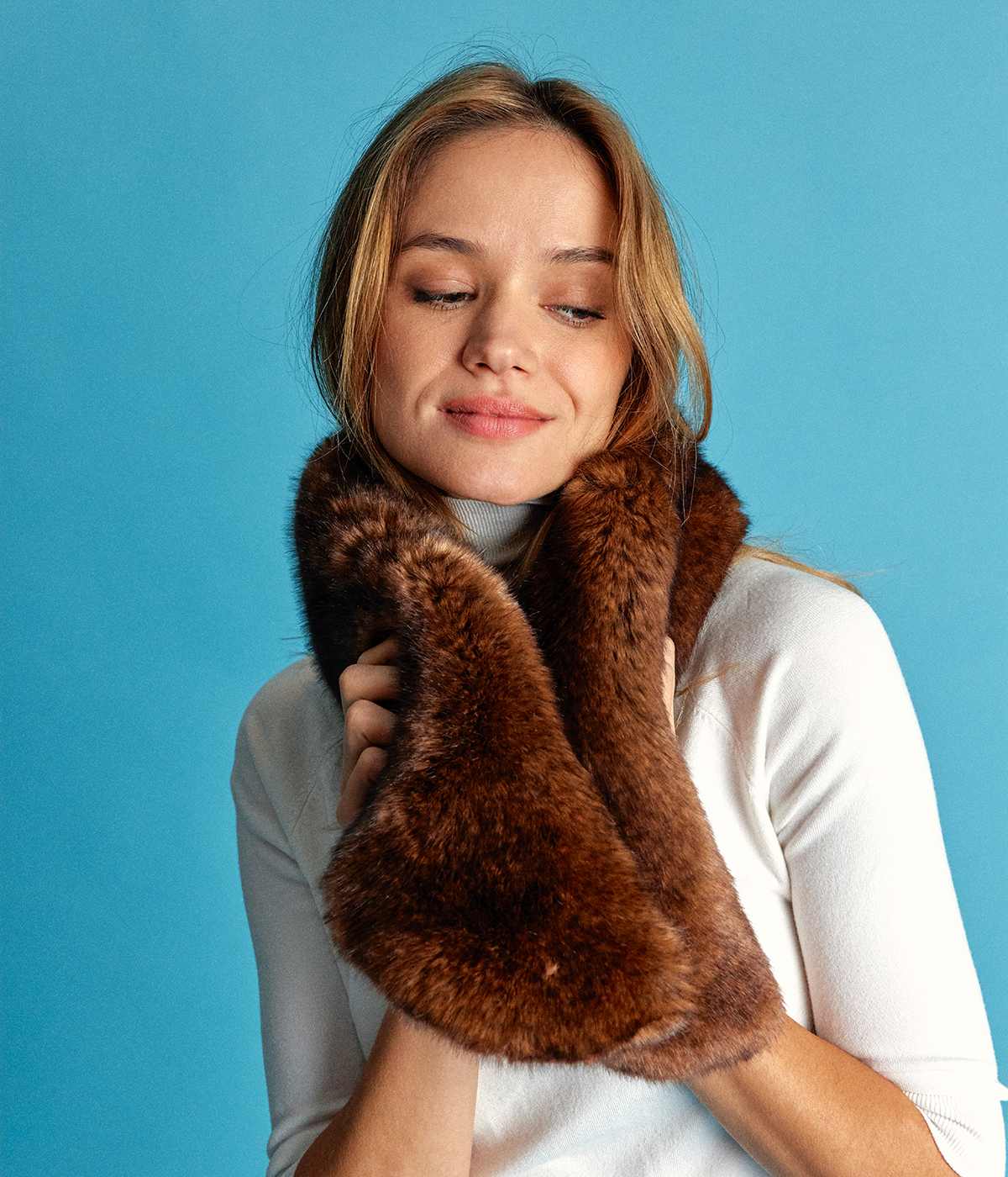 Joséphine Warm Brown Vegan Fur Scarf - Image 3