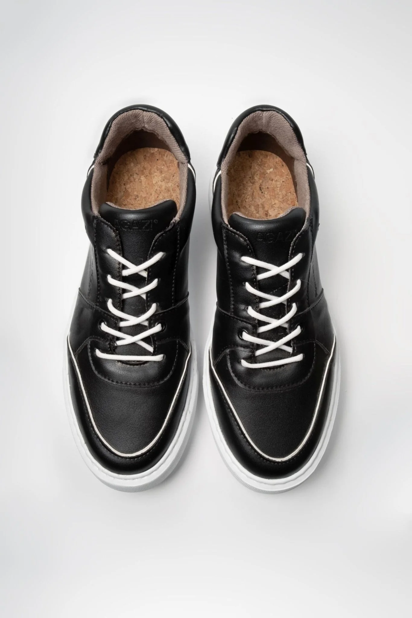 EMI low plant-based sneakers black & white - Image 2