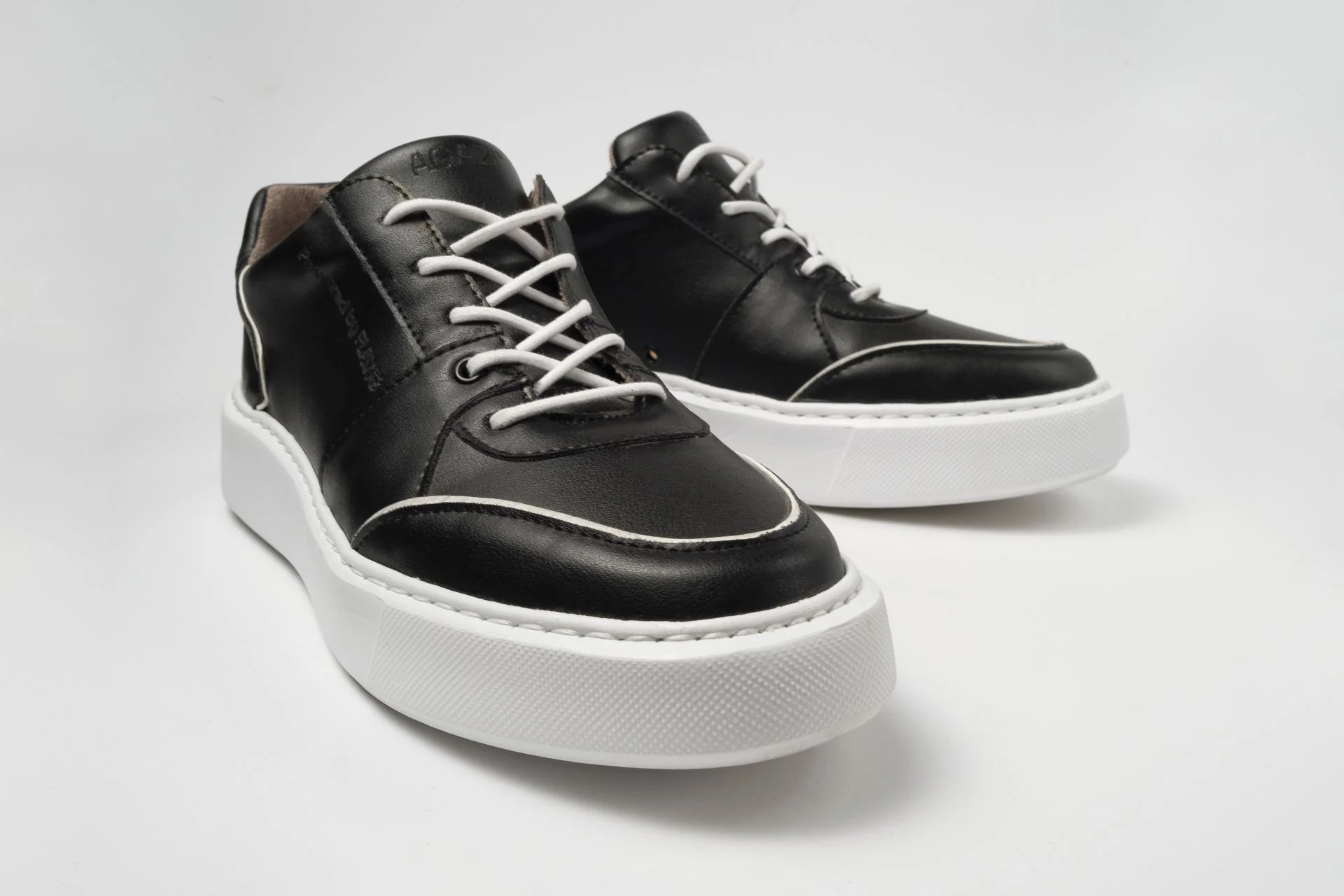 EMI low plant-based sneakers black & white - Image 3