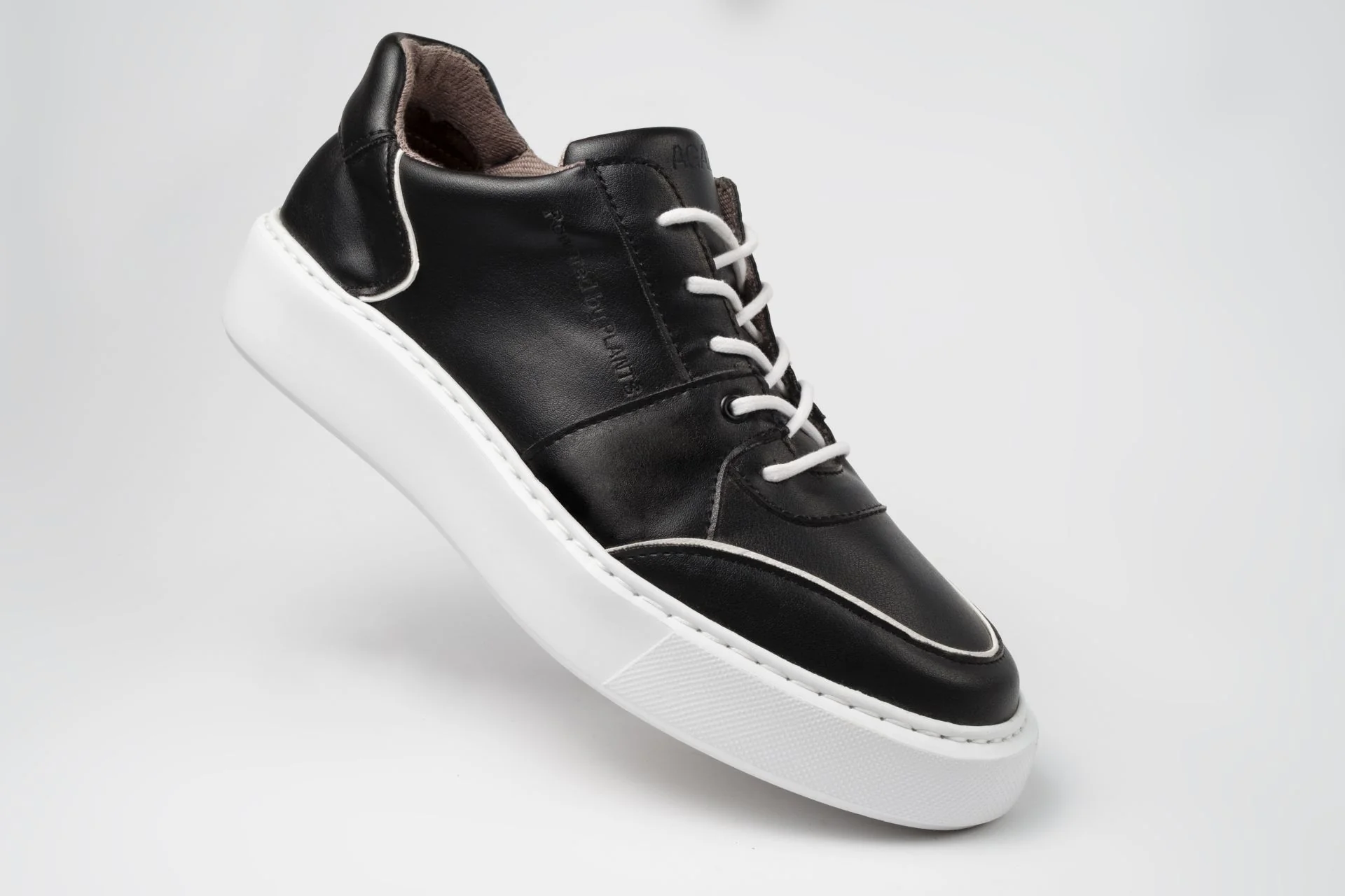 EMI low plant-based sneakers black & white - Image 4