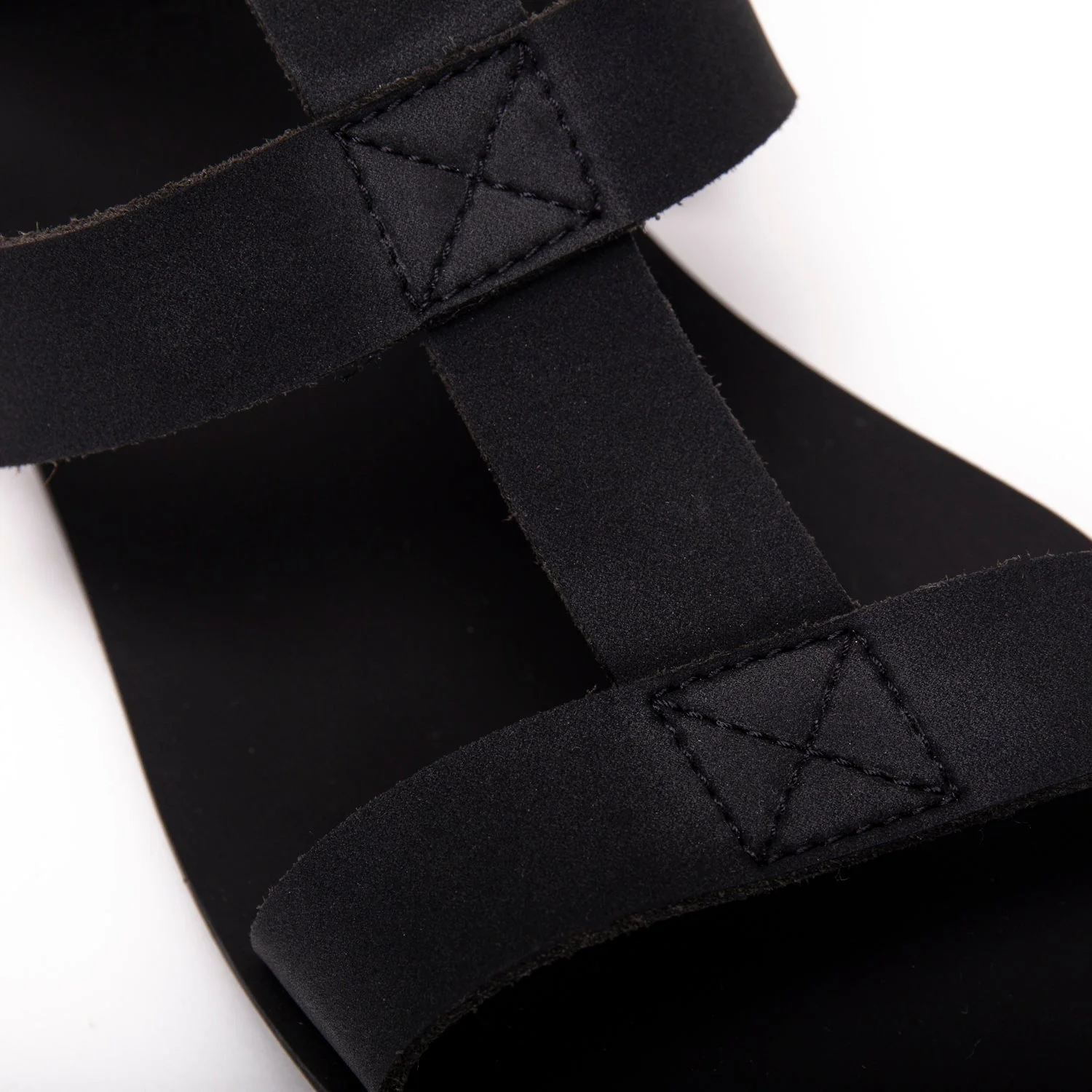 Isia Black - Image 5