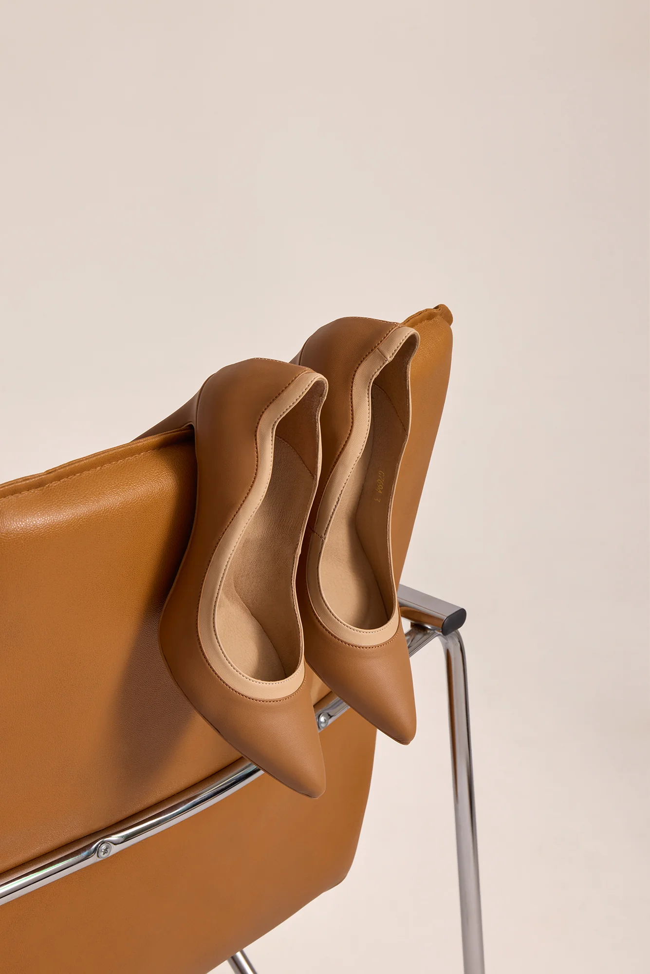 IVO #2 caramel & almond – vegan heels made from mushroom leather - Image 2