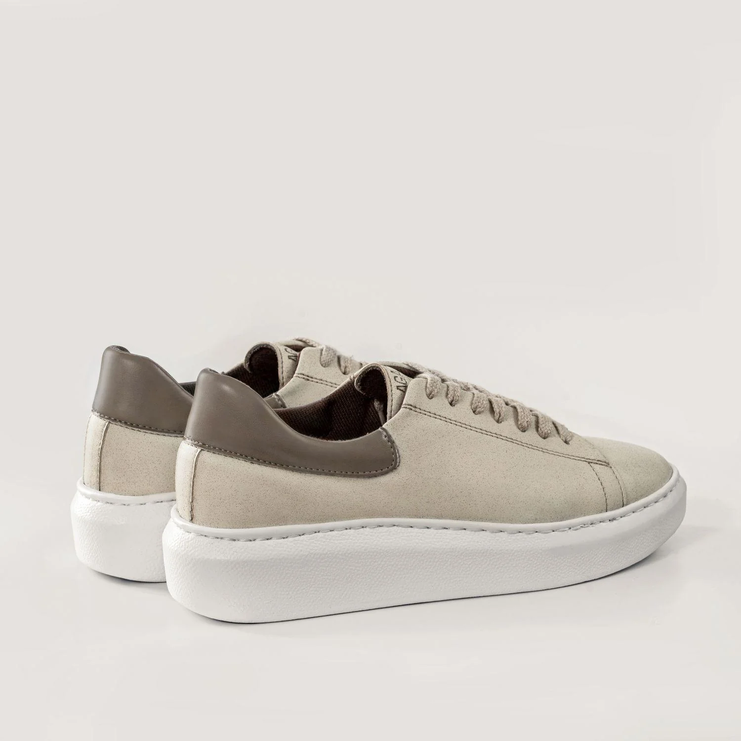 Jabłkowe sneakersy EMMA – cappuccino - Image 4