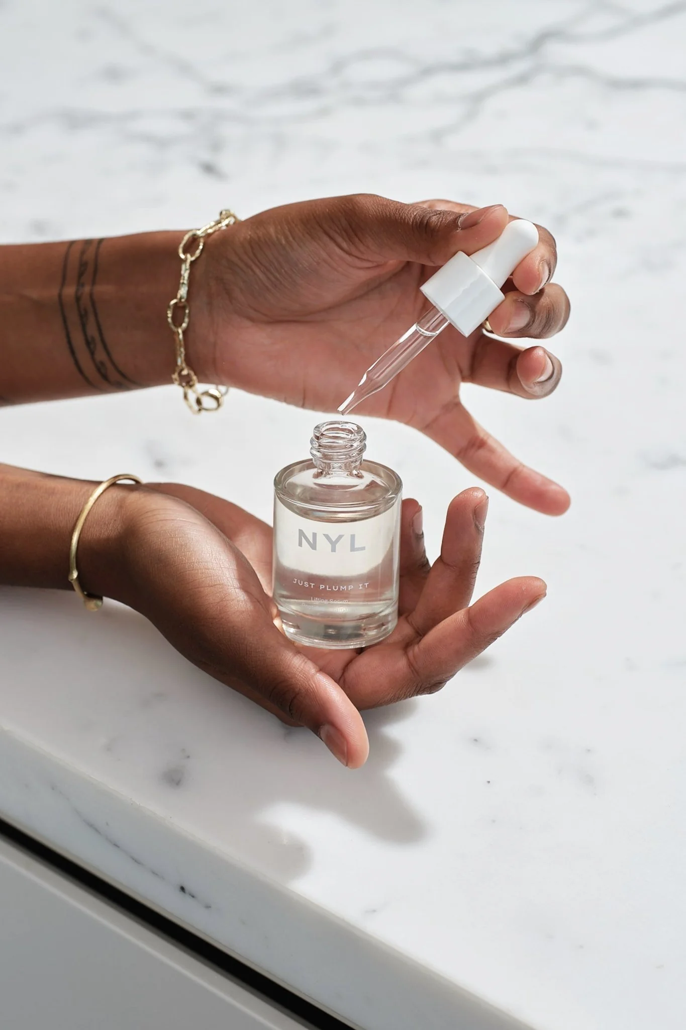 JUST PLUMP IT Lifting Serum - Image 3