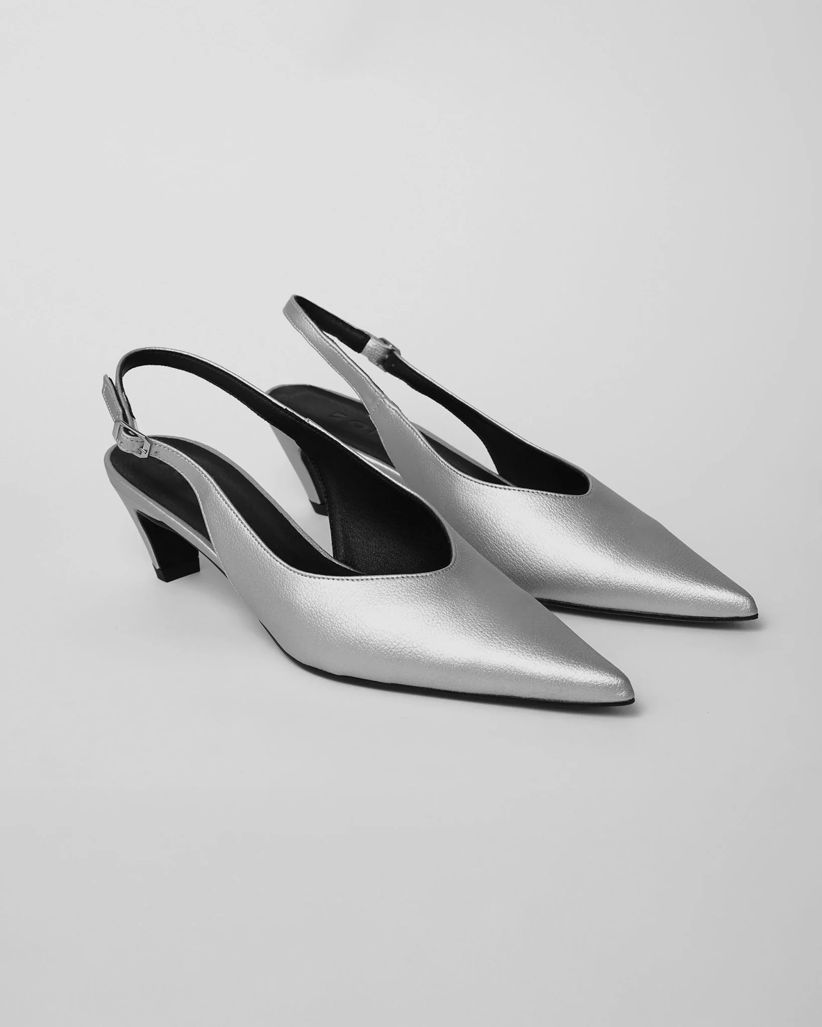 Kitten Heels Silver pointy toe pumps - Image 3