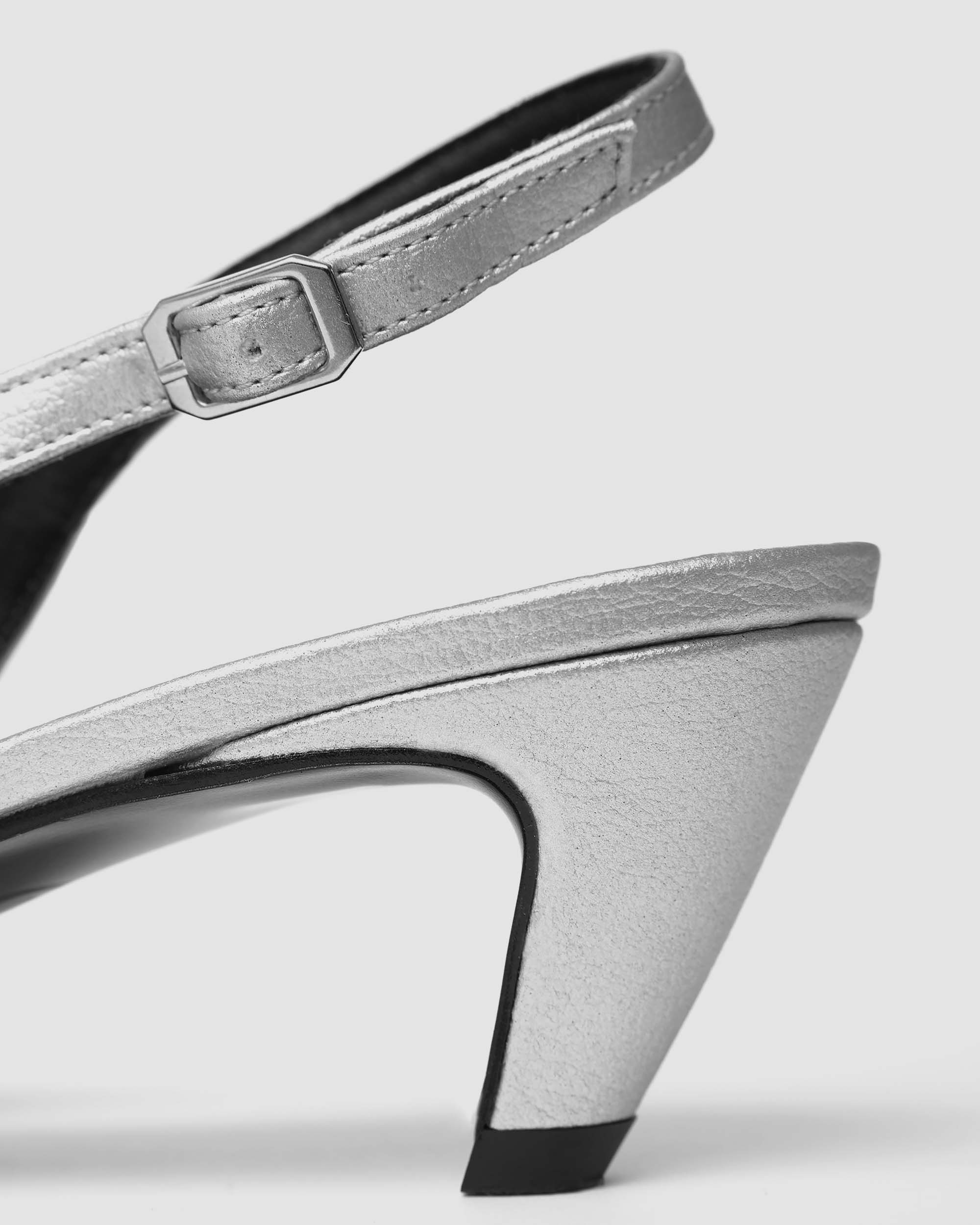 Kitten Heels Silver pointy toe pumps - Image 5