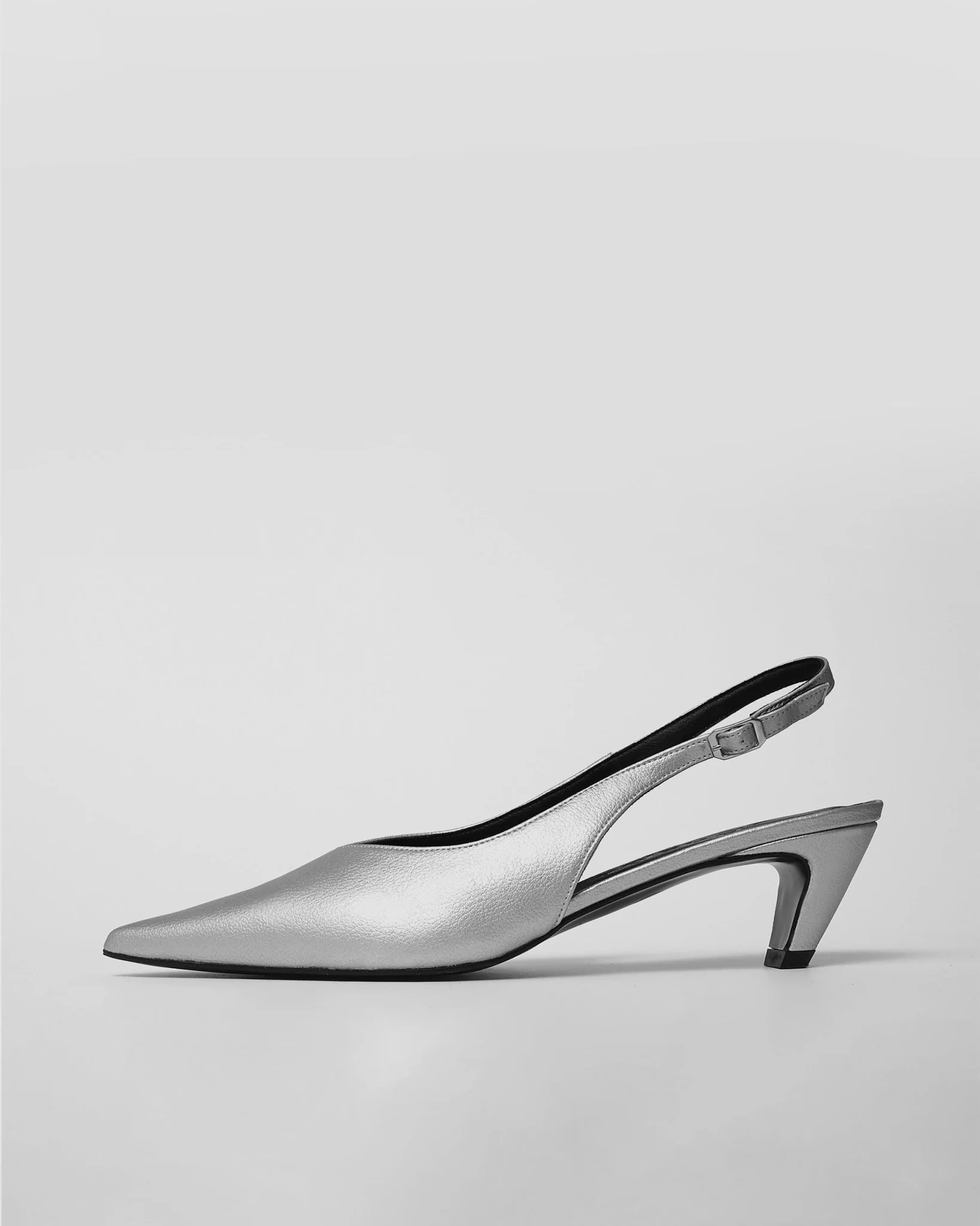 Kitten Heels Silver pointy toe pumps - Image 6