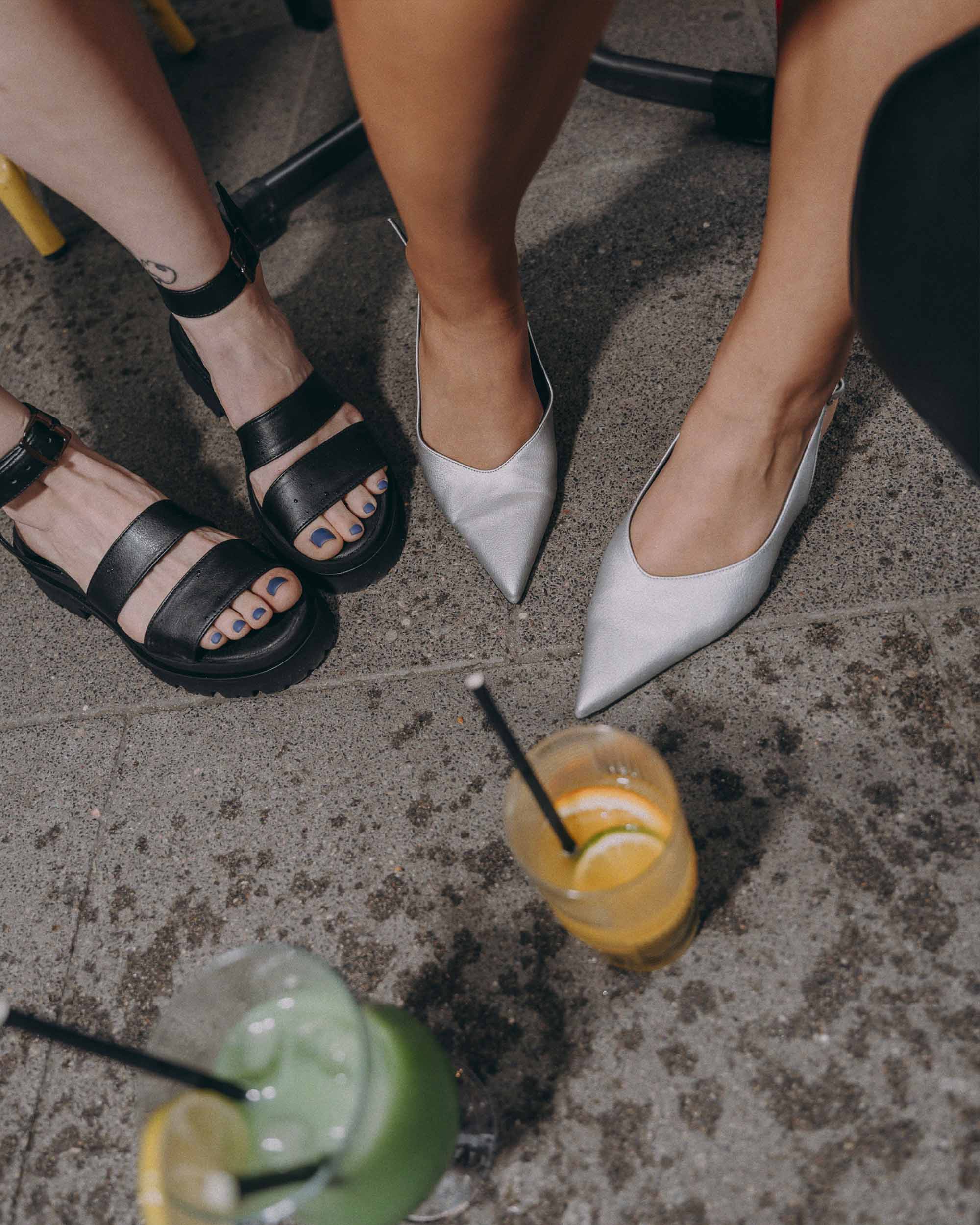 Kitten Heels Silver pointy toe pumps - Image 9