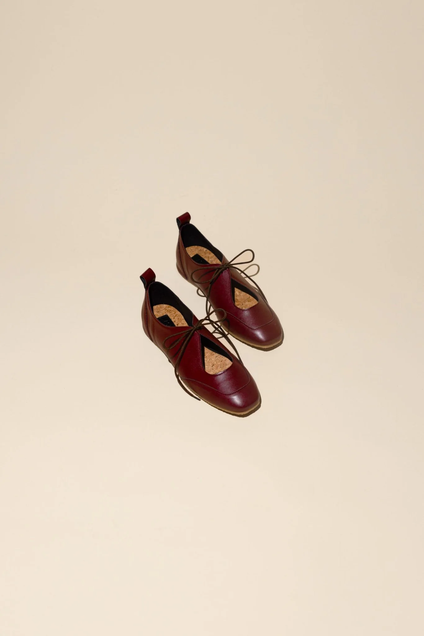 LOUISE (smooth burgundy) – vegan ballerina flats made from plant-based leather - Image 3