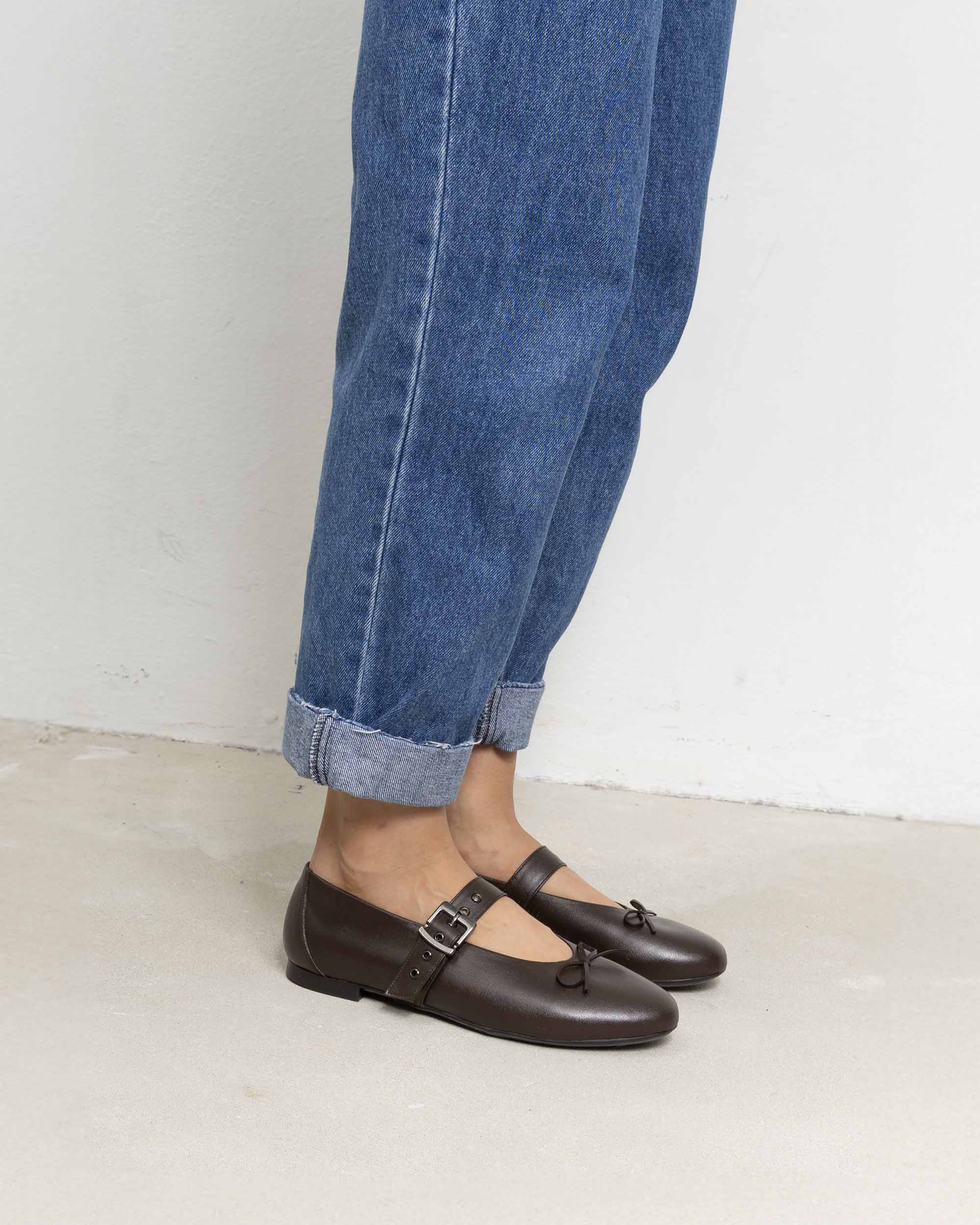 Mossy Pumps Chocolate brown ballet flats with a bow - Image 2