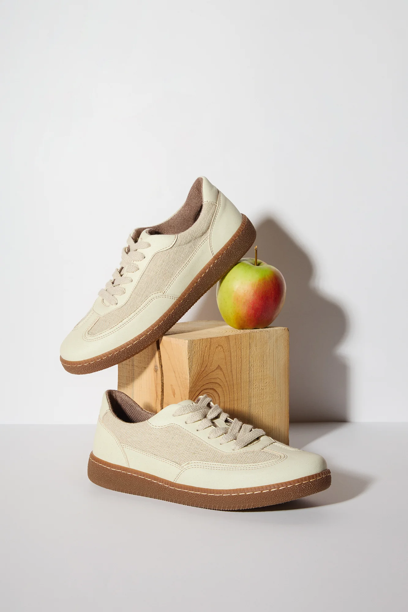 NOMAD SUN – beżowe sneakersy ze skóry jabłkowej i lnu - Image 7