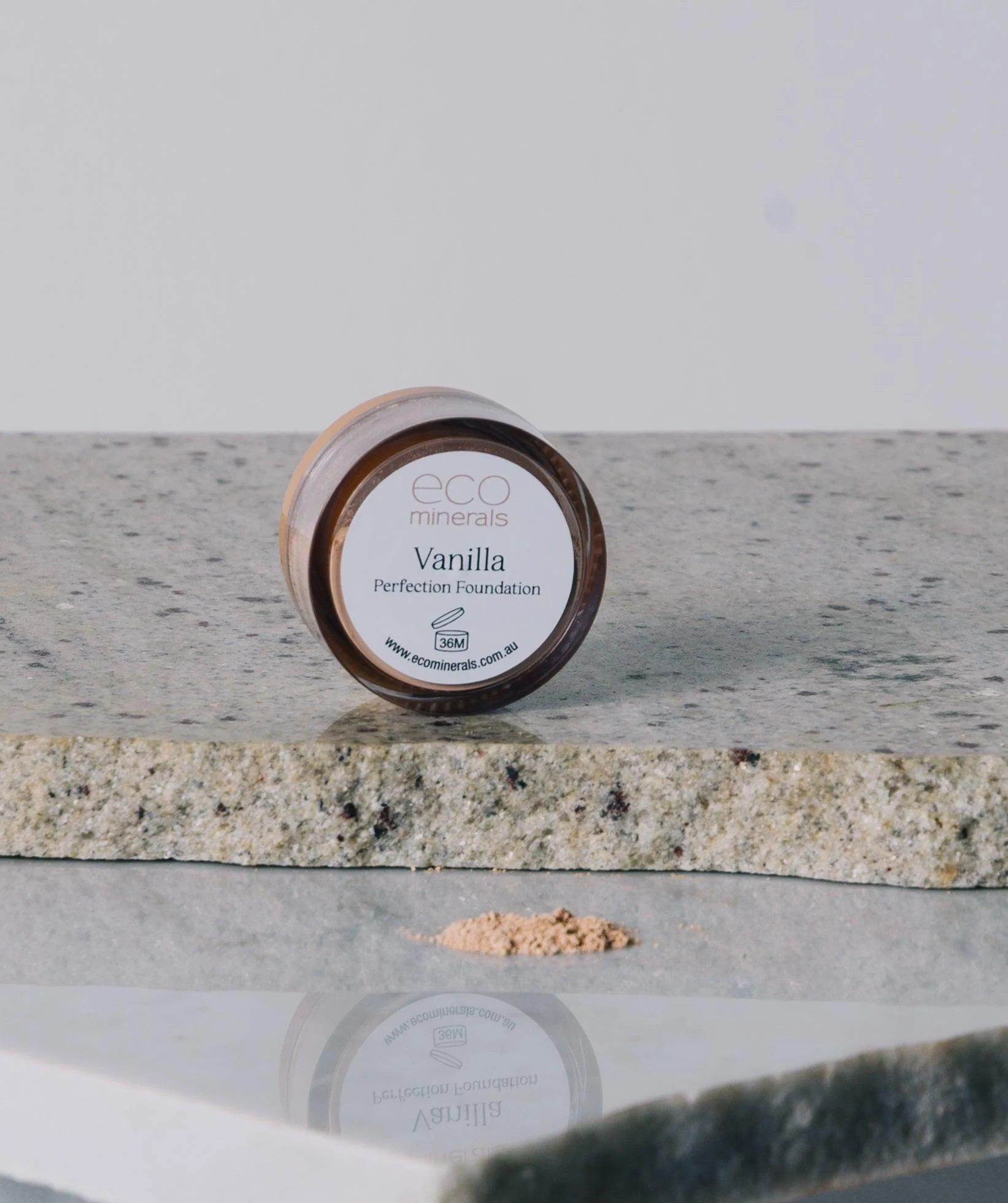 Perfection Dewy Mineral Foundation - Image 5