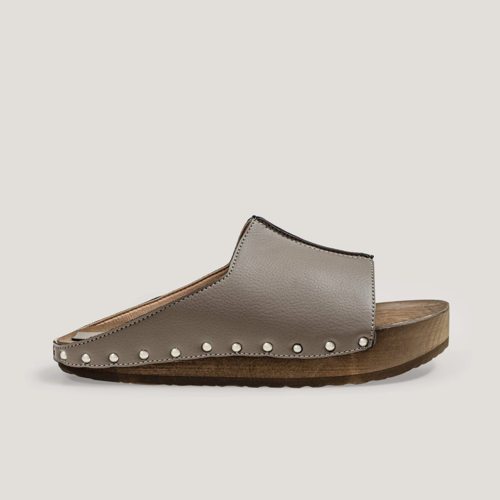 "Pilates, babe!” plant-based clogs - khaki - Image 4