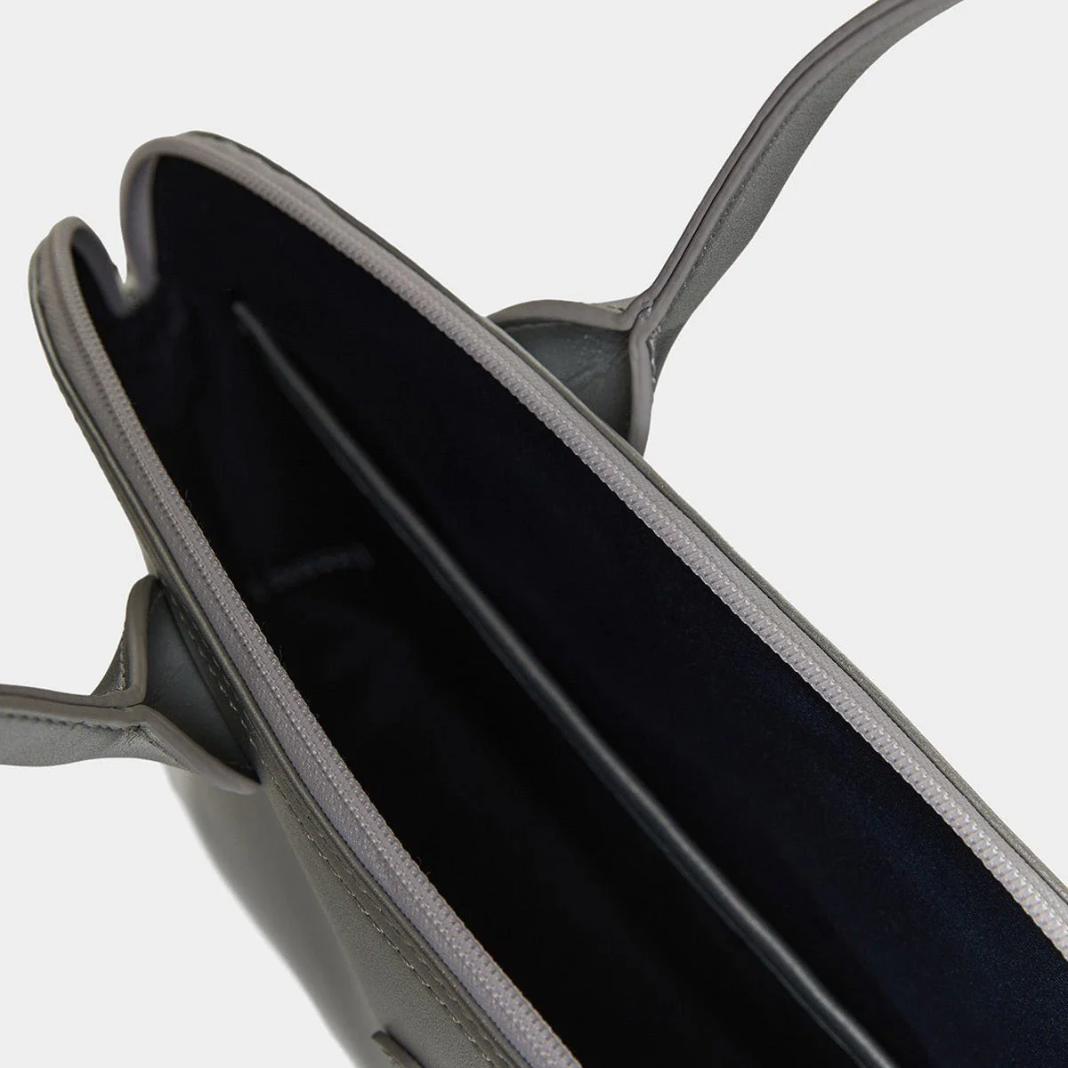 City Full Uppeal™ Silver Briefcase - Image 6