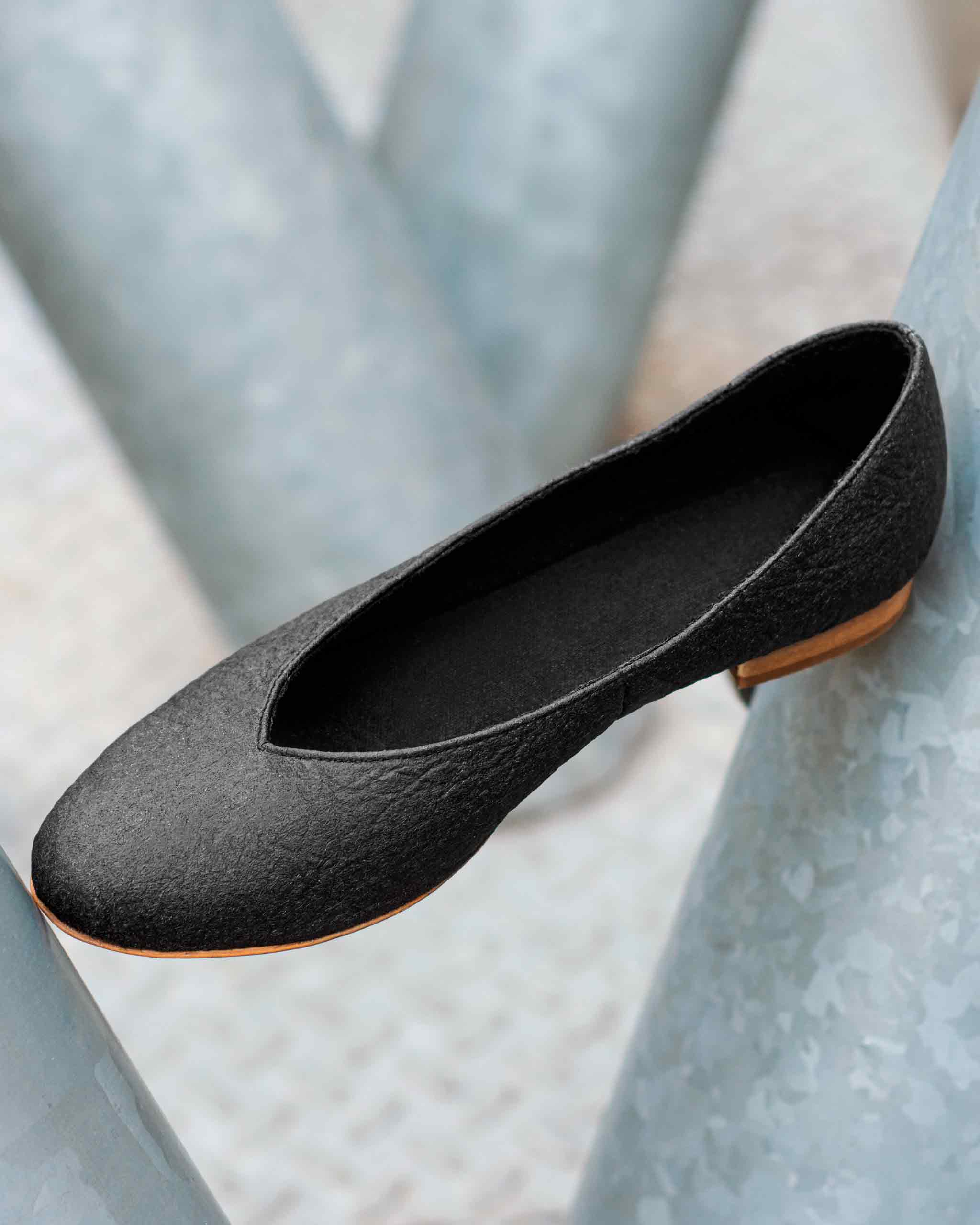 Pumps Black Pina ballerinas made of Pinatex - outlet - Image 2
