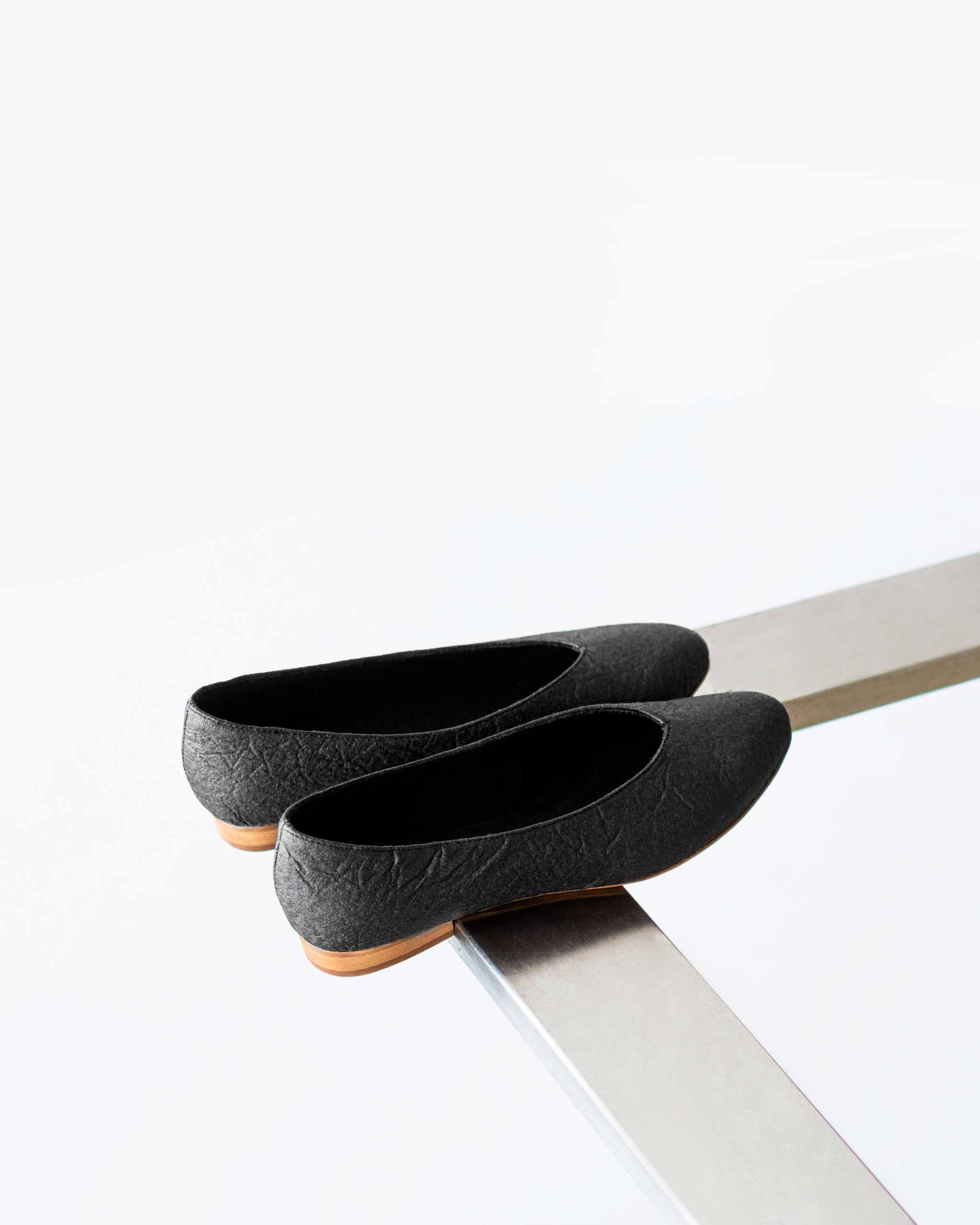 Pumps Black Pina ballerinas made of Pinatex - outlet - Image 4