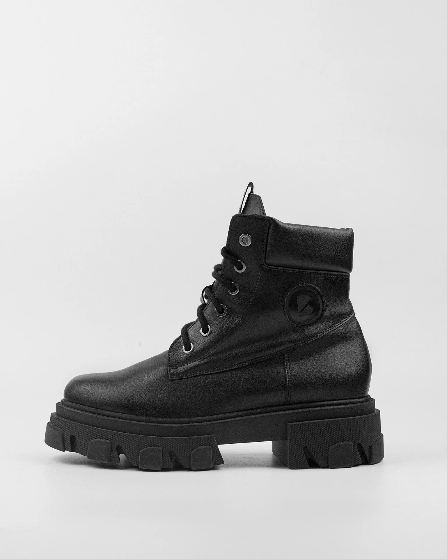 Riot black boots