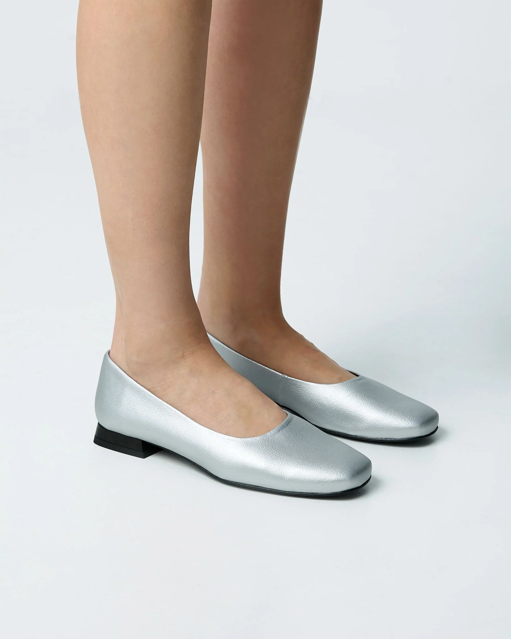 Silver Diana Pumps ballerinas with a square-cut shape - Image 3