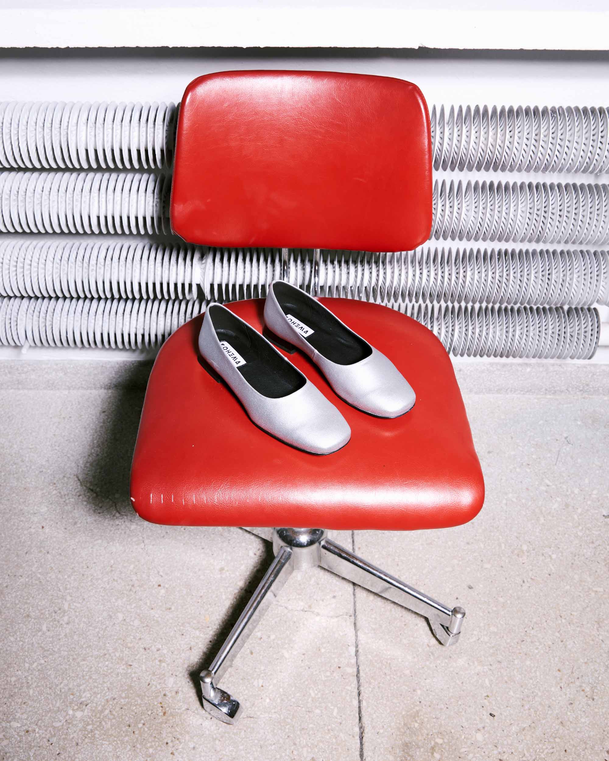 Silver Diana Pumps ballerinas with a square-cut shape - Image 5