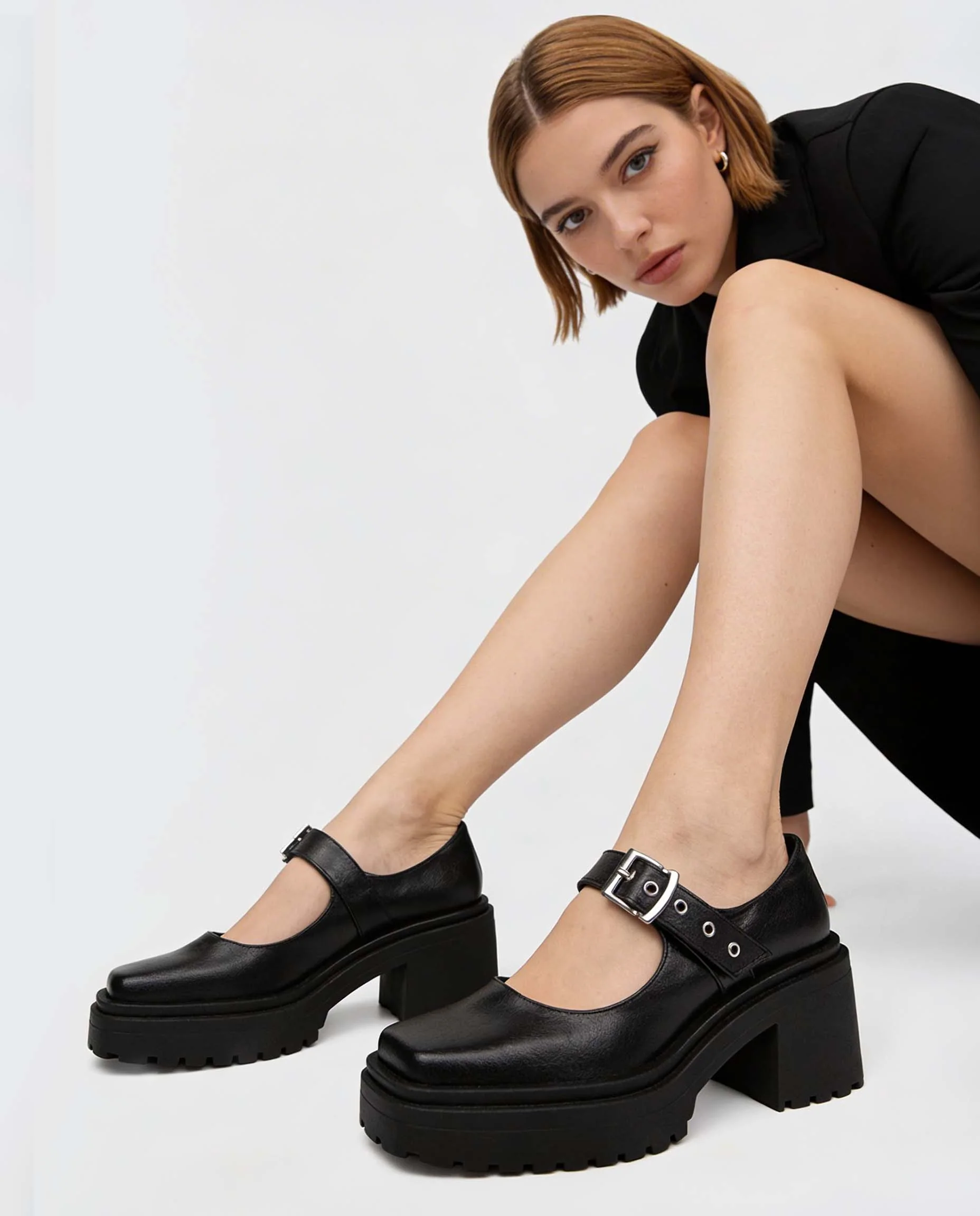 Squared Mary Jane Pumps Black made of Grape Leather