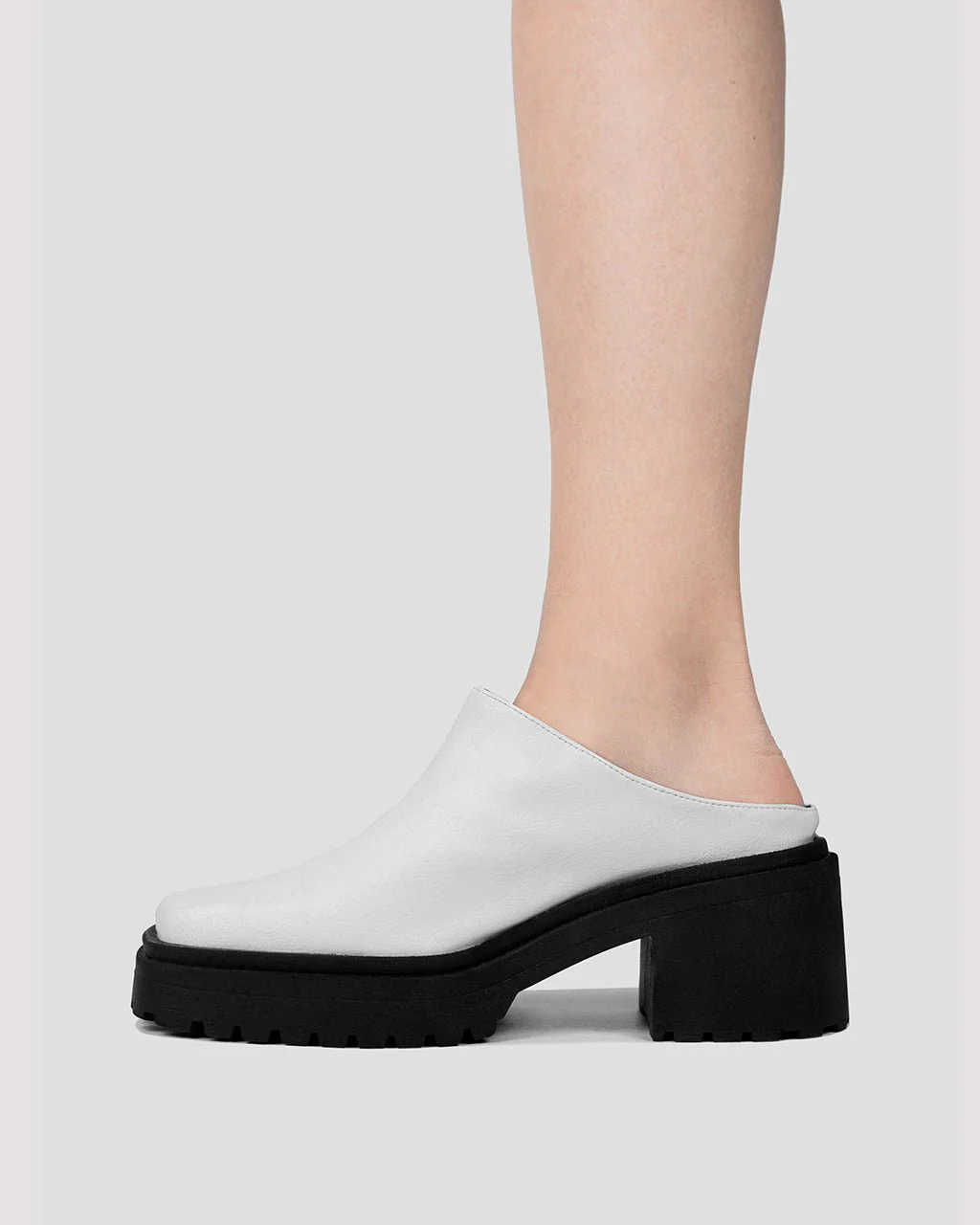 Squared Mule White made of Grape Leather - Image 3