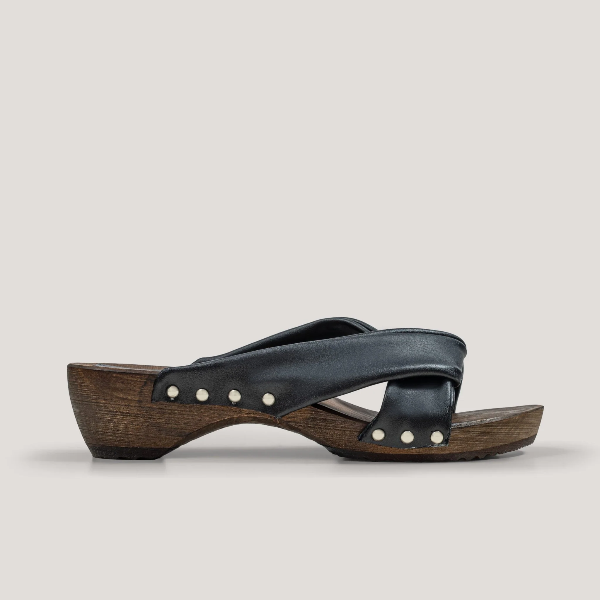 „Take me to Tokyo!” vegan grape leather wodden clogs - Image 4