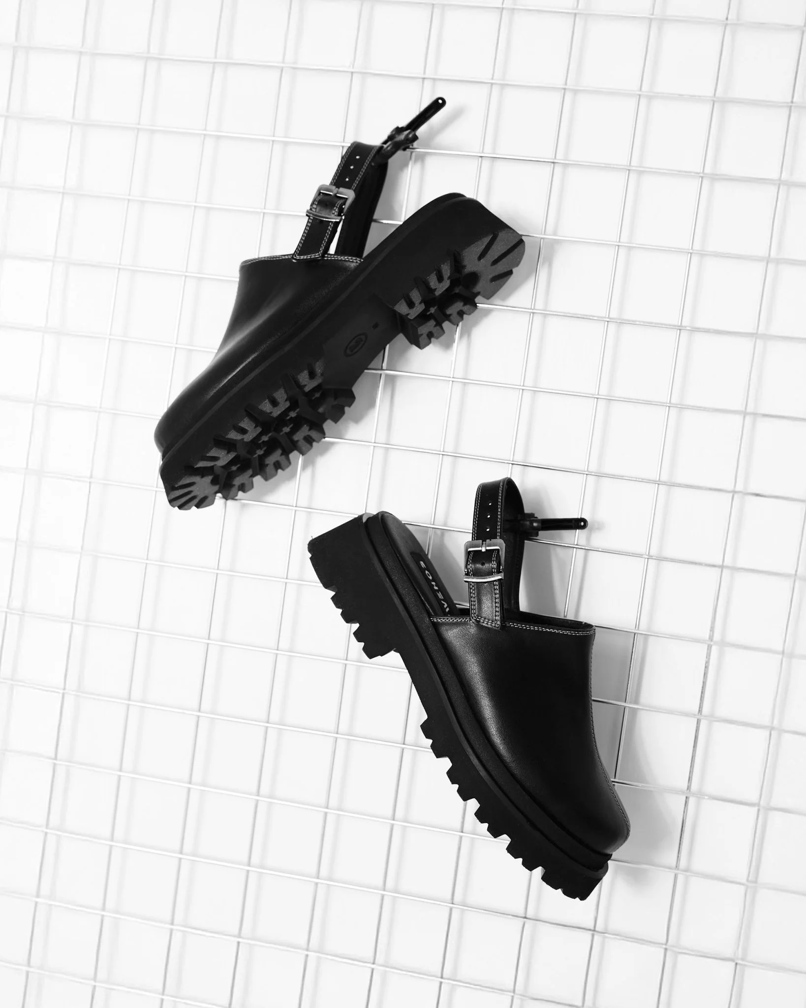 Urban Clogs made of vegan grape leather - Image 3