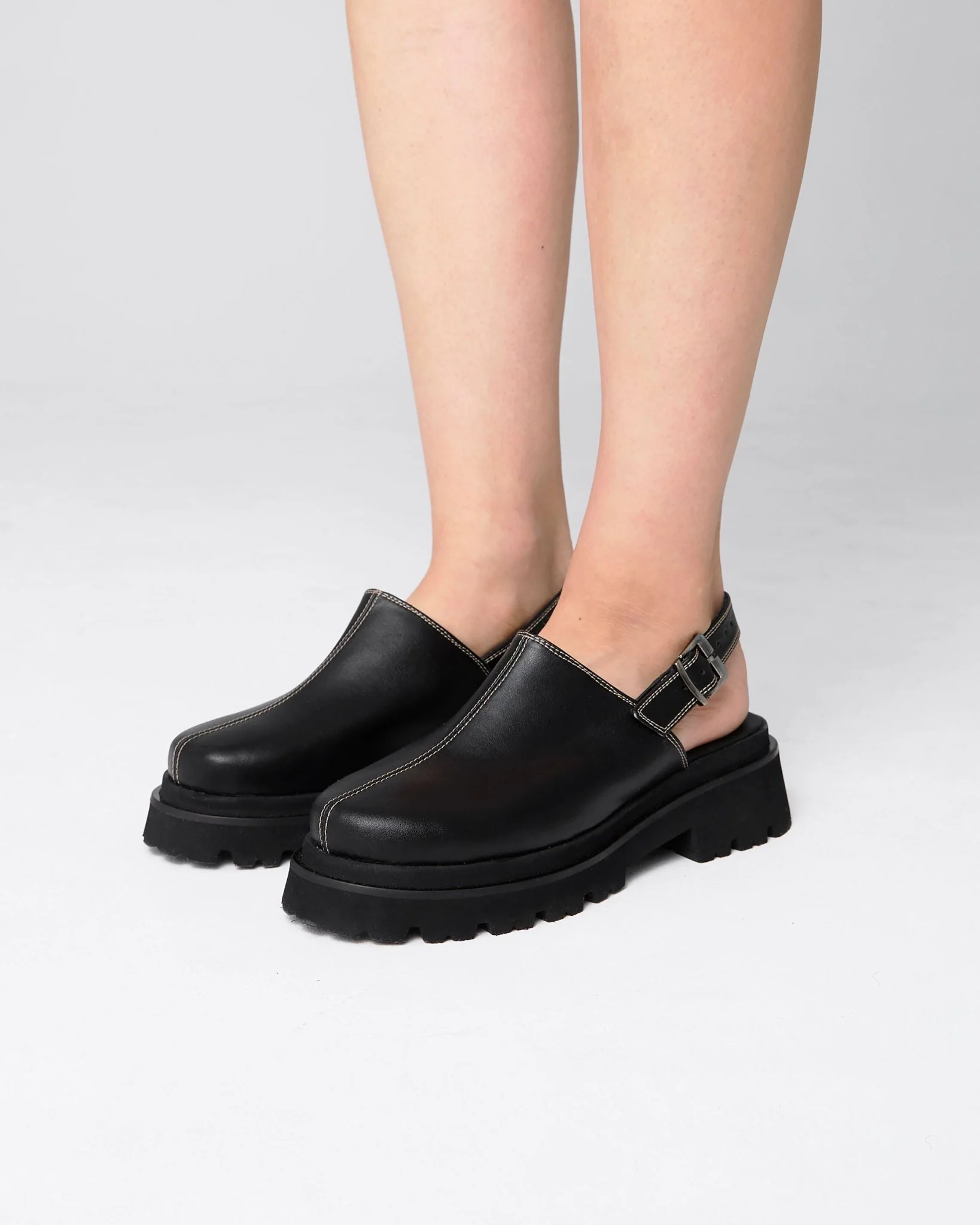 Urban Clogs made of vegan grape leather - Image 6